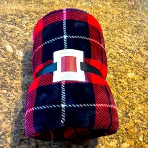 NWT Victoria Secret Red Black and White Cozy Plush Plaid Blanket